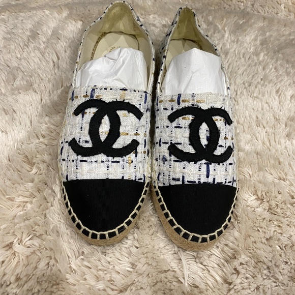 Shoes - Chanel espadrilles Women’s Slip On Shoes flats loafers EUR 37 black white tweed